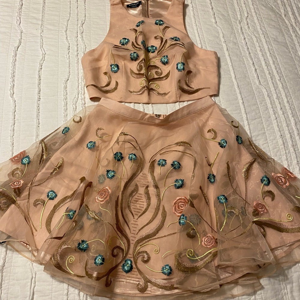 Bebe 2 piece cropped top skirt and tank outfit. Size 6